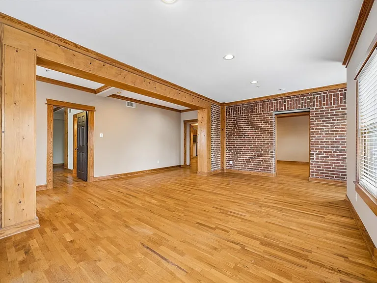 215 W Norma St #302 — Photo 4