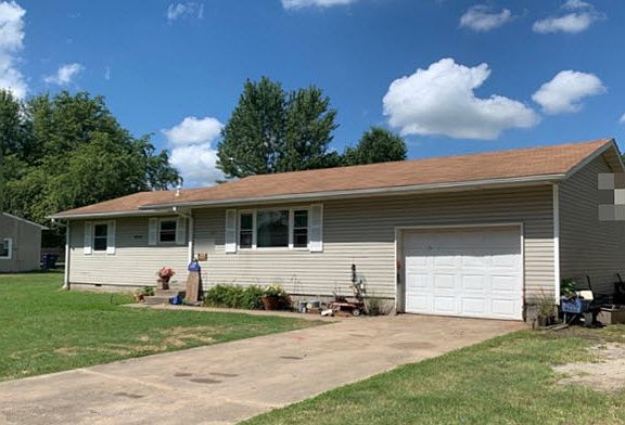 2nd image of 2405 Lincoln Dr