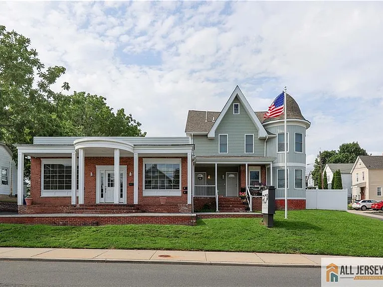 215 Washington Rd — Photo 1