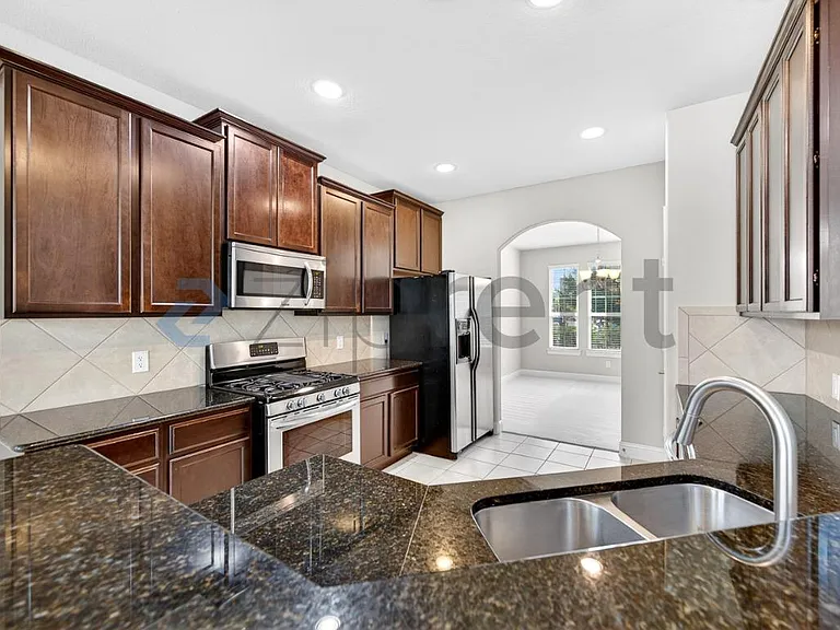 4104 Fordham St — Photo 11