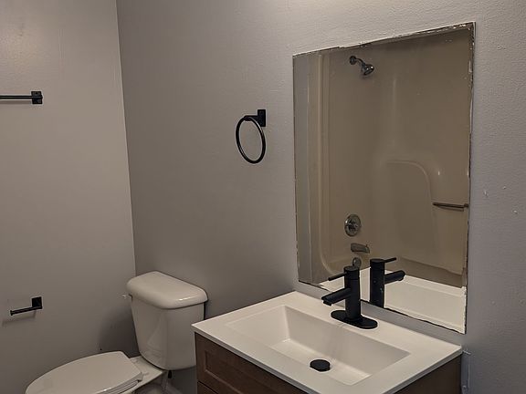 5th image of 141 Bradford Dr