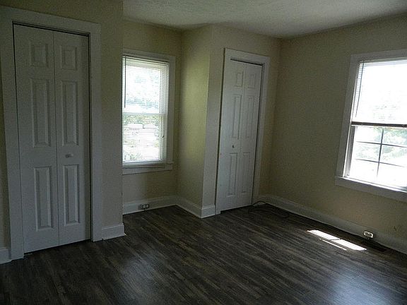 4th image of 216 Poplar St