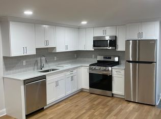 11 Old Field Point Rd APT 1, Greenwich, CT 06830