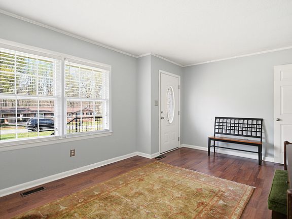 2nd image of 352 Eden Hills Rd