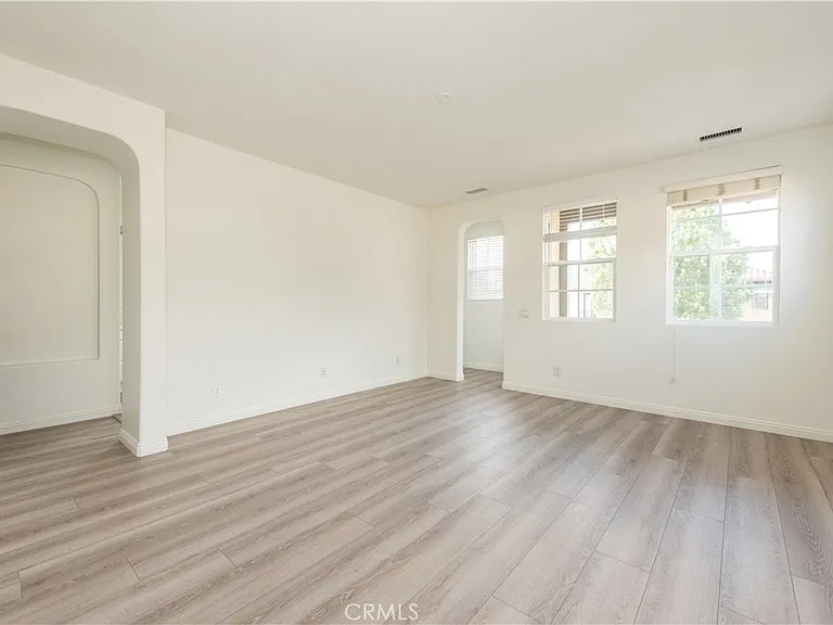 32 Sebastian — Photo 17