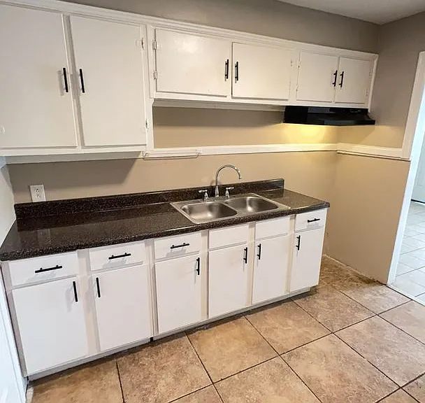 820 Keel Ave — Photo 2