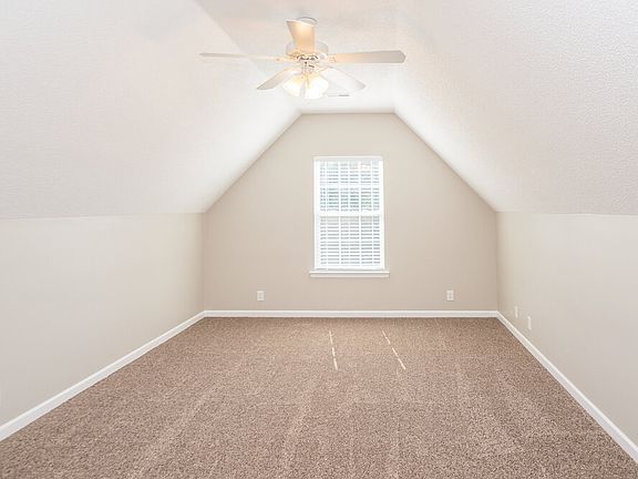 5th image of 3320 Leslie Ln
