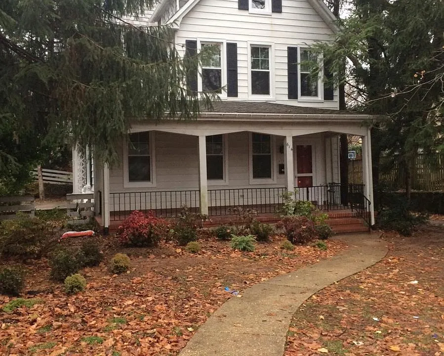 614 E Lake Ave #2
