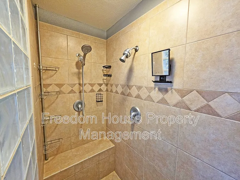 111 Mondale Ct — Photo 45