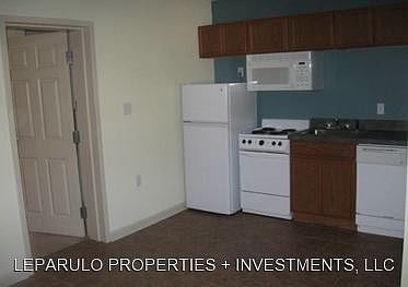 3rd image of 1609 W Pensacola St APT 111