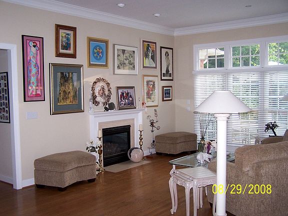 Living room - 11 foot ceiling