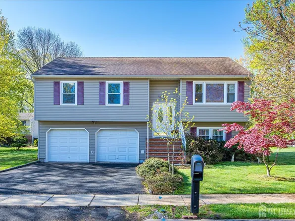 6 Sussex Ct, Edison, NJ 08820