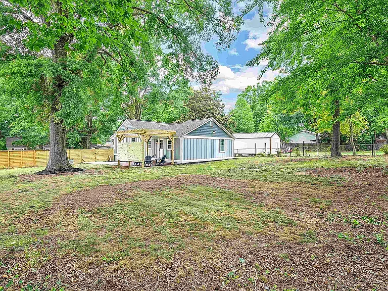 13 Pinehurst St — Photo 25