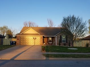 102 Oakley St, Pea Ridge, AR 72751