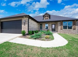 872 Round Top St, Prairie Grove, AR 72753