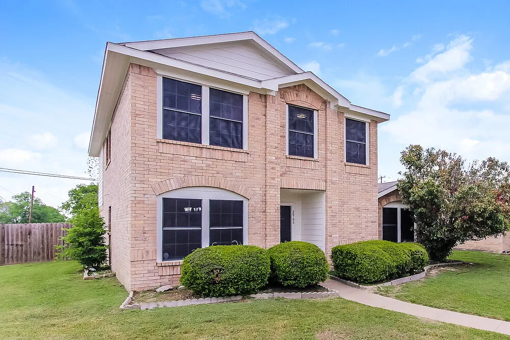 4 bed, 2.5 bath, 2285 sqft, $2,455 — Photo 4