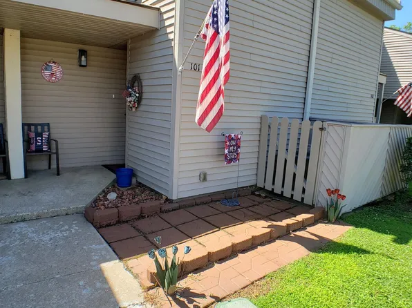 135 Hillview Dr APT 101, Fairfield Bay, AR 72088