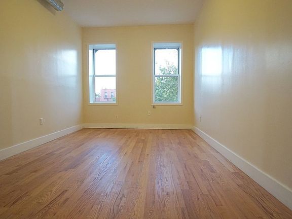 4th image of 828 Halsey St #3BB