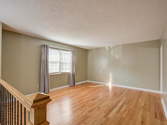 5th image of 406 Hawkwood Ct