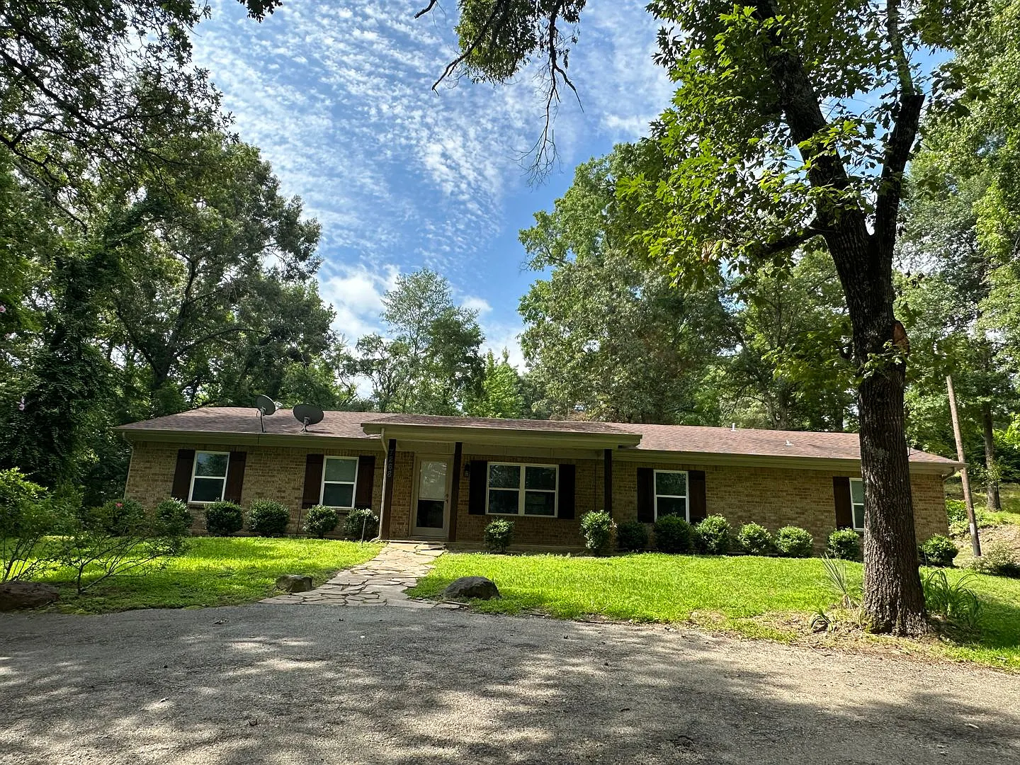 Beautiful 3bd-3bth House In Gated Community Available August 11th — Photo 2