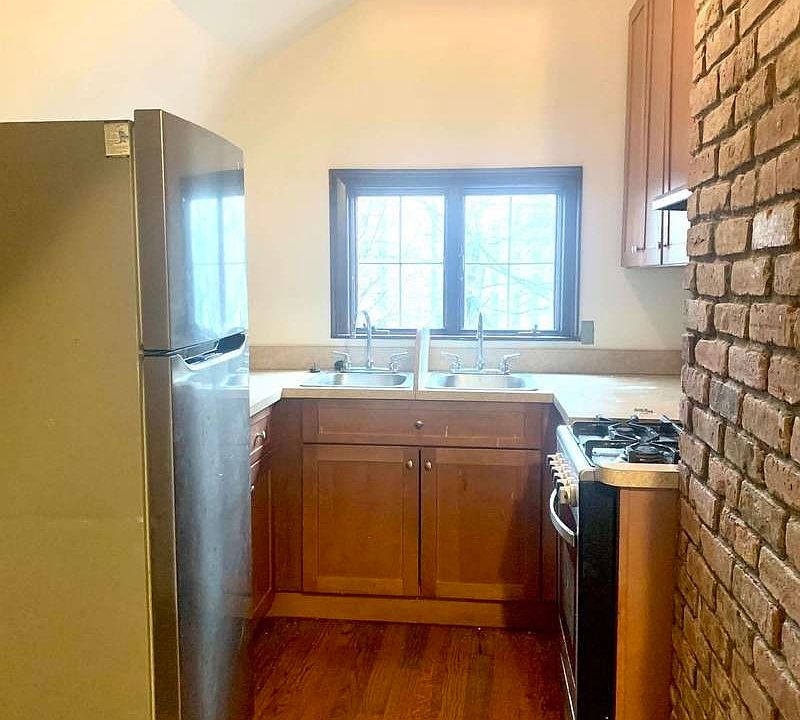 1st image of 1621 E 12th St #3R