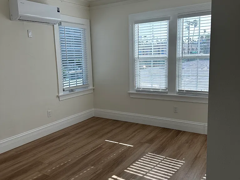 1037 S Vermont Ave #2 — Photo 2