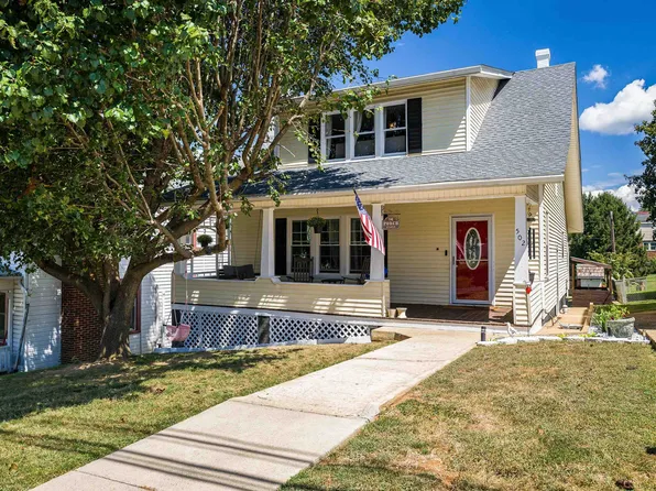 502 3rd St, Shenandoah, VA 22849