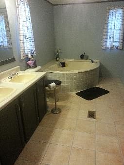 5th image of 204 Crockett St