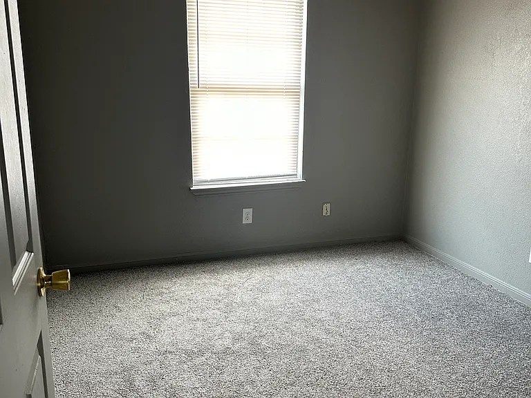 207 E Ross Ave — Photo 14