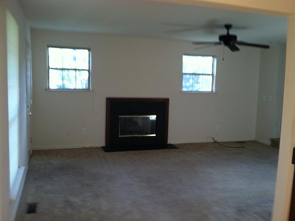 5th image of 4147 Stonebridge Dr #1