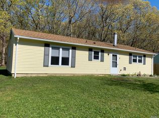 11 Defense Hill Rd, Shoreham, NY 11786