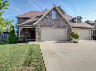 2229 W Glen Gary Ct, Springfield, MO 65810