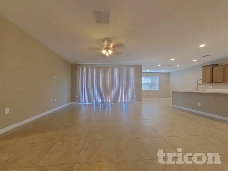 30033 W Cheery Lynn Rd — Photo 2