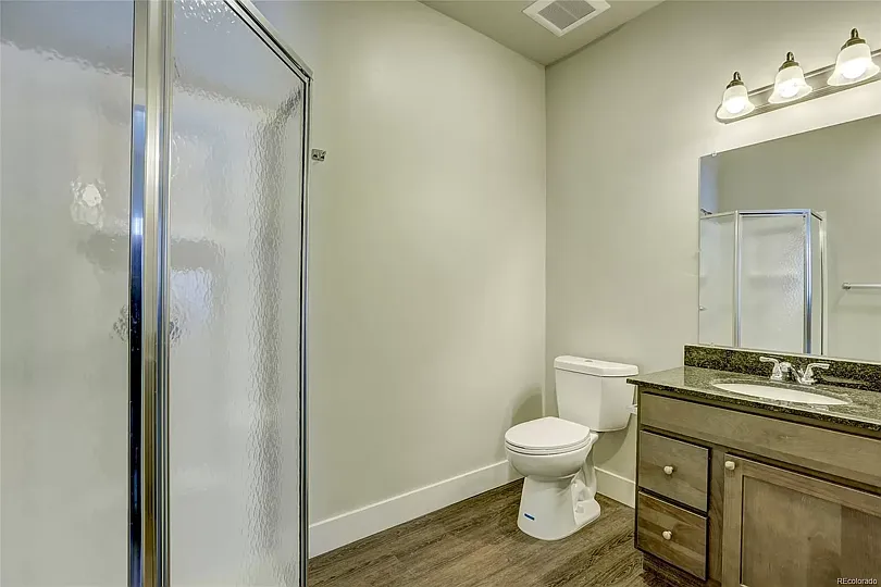 3 bed, 900 sqft, $2,150 — Photo 4