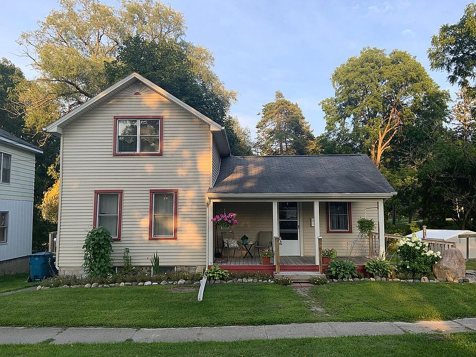 2nd image of 209 Grant St