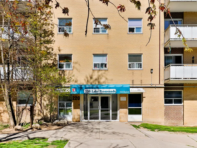 220 Lake Promenade — Photo 12