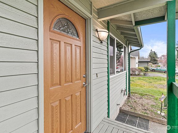 3rd image of 2537 57th Avenue NE