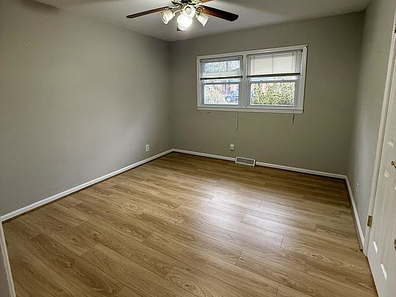 5th image of 4701 Carriage Drive Cir