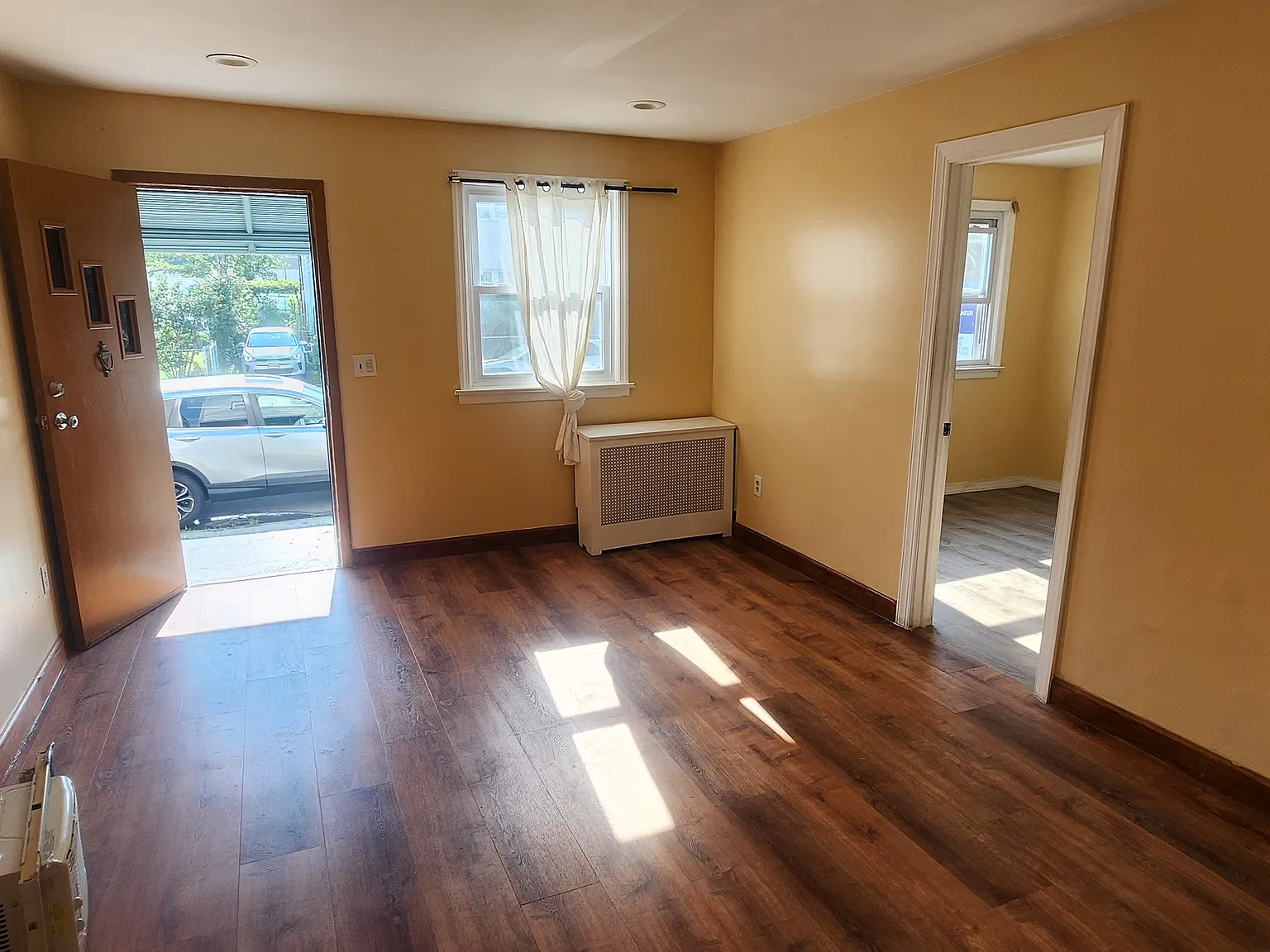 2 bed, 800 sqft, $2,300 — Photo 2