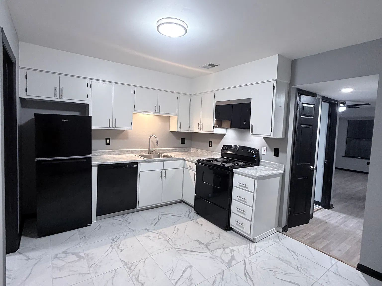 2 bed, 1.5 bath, 1026 sqft, $1,675 — Photo 3