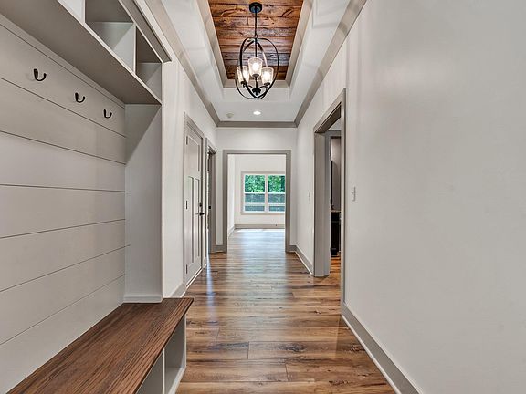 5th image of 3821 Woodcrest Cir NW