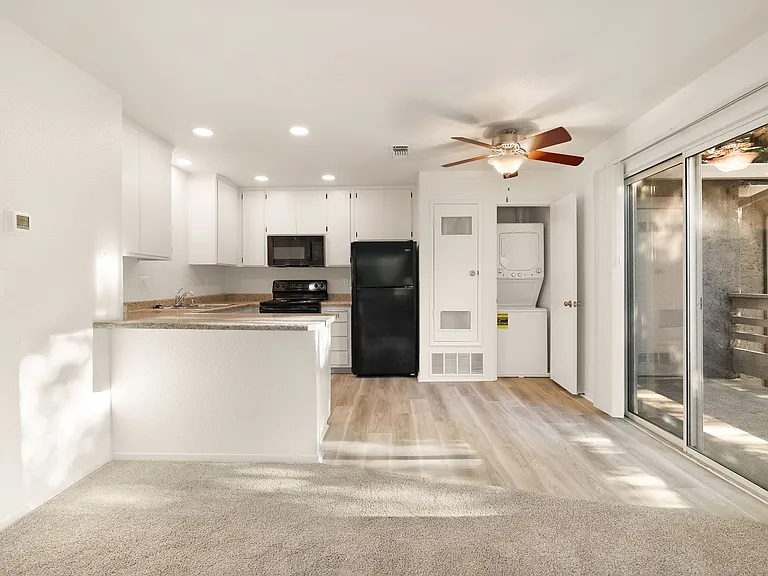 1661 Forest Avenue Apartments — Photo 23