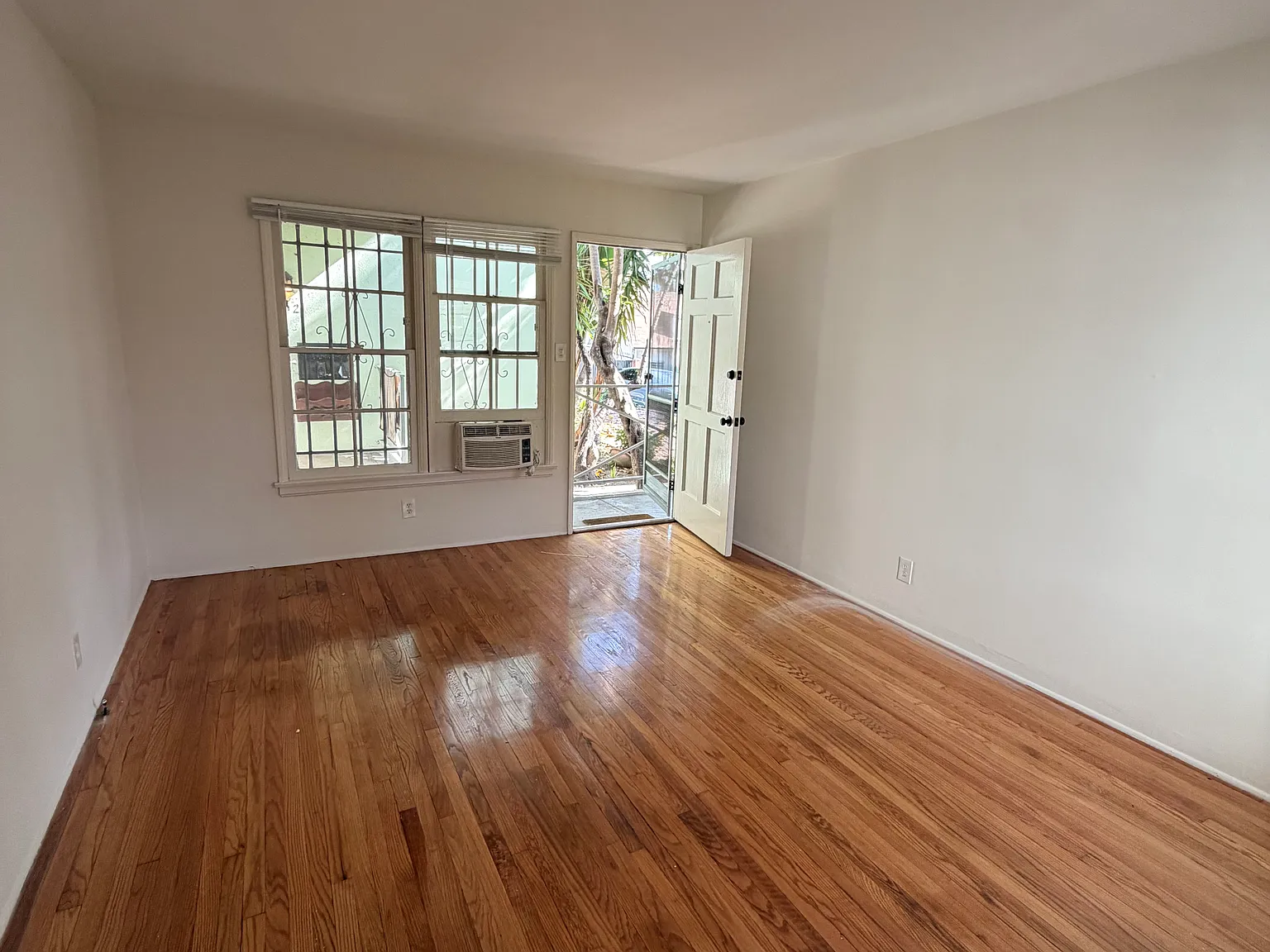 1 bed, 550 sqft, $2,000 — Photo 2