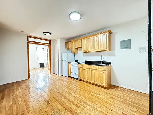 Rented by KNOCKKNOCK LLC | media 14