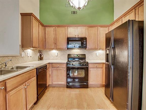 3rd image of 438 Mountain View Ln