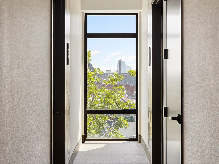 4918 Vernon Blvd #4E — Photo 13
