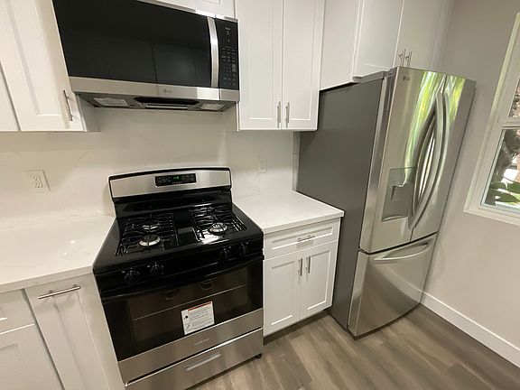 5th image of 7730 Lexington Ave #102