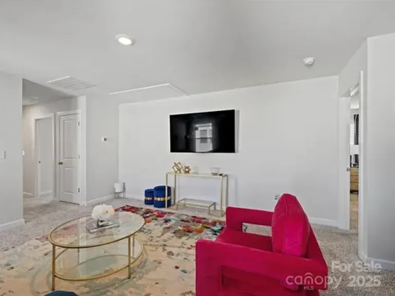 571 Palmarosa St #130 — Photo 3