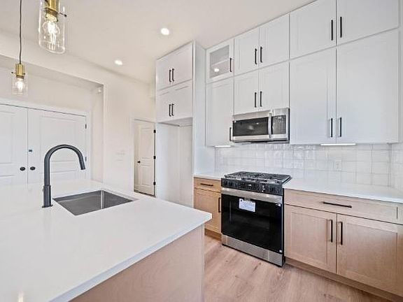 5th image of 236 E 39th St #A