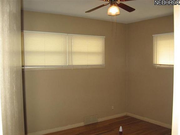 3rd image of 320 E 248th St